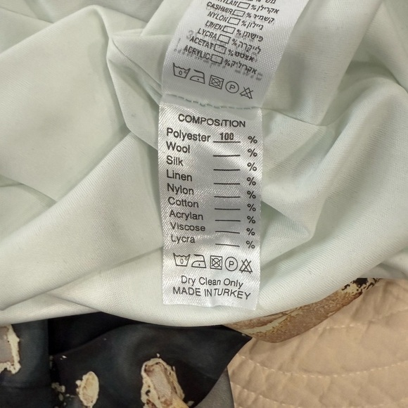 CARLUCCI Chic A-Line Skirt in Black and White - Picture 9 of 9